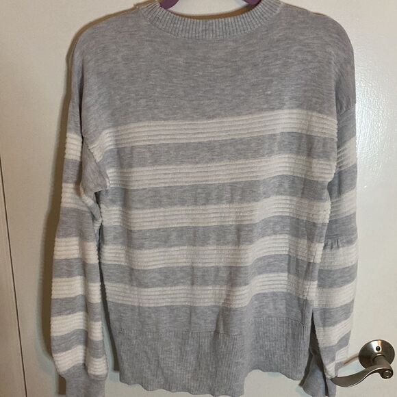 DESIGN HISTORY Charlotte Balloon Sleeve Pullover Size: XL - Picture 9 of 9